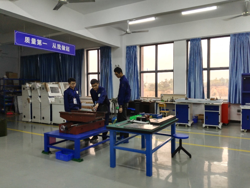 学生参加广东省数控机床装调与技术改造竞赛